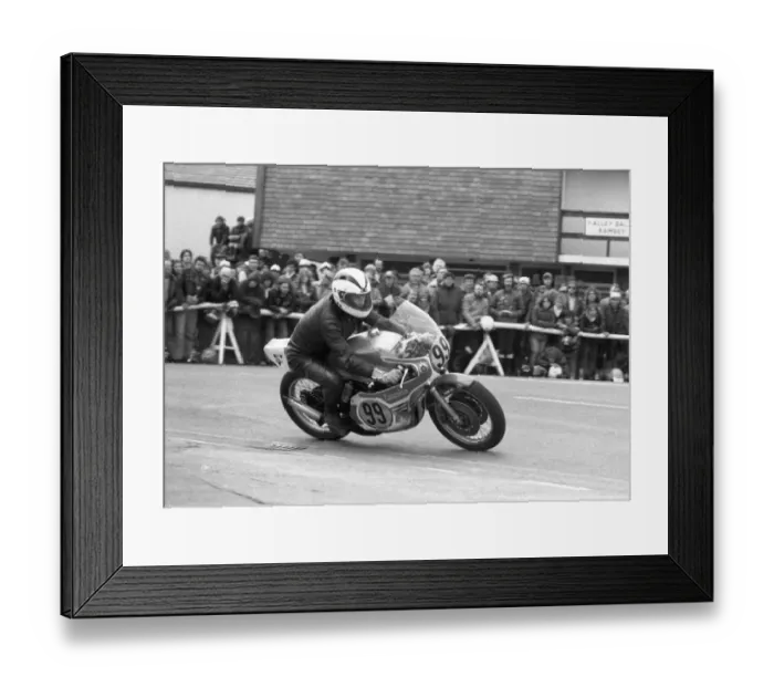 Framed Print : Alan Lawton (Yamaha) 1981 Senior TT Framed Print : Alan Lawton (Yamaha) 1981 Senior TT