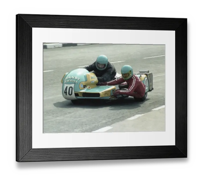 Framed Print : Bran Bardsley & Peter Cropper (Bardsley Yamaha) 1980 Sidecar TT Framed Print : Bran Bardsley & Peter Cropper (Bardsley Yamaha) 1980 Sidecar TT