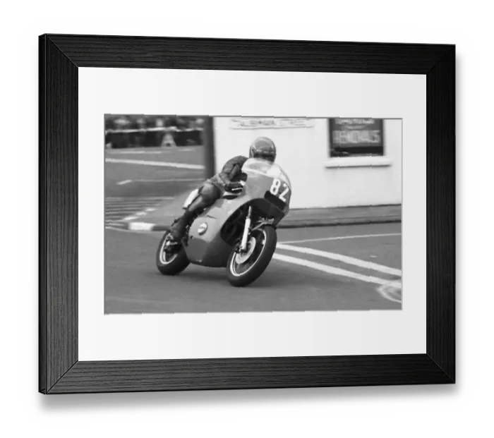 Framed Print : Paul Willis (Kawasaki) 1980 Formula One TT Framed Print : Paul Willis (Kawasaki) 1980 Formula One TT
