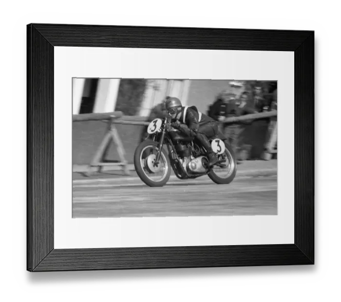 Framed Print : George Kenyon (BSA) 1961 Senior Manx Grand Prix Framed Print : George Kenyon (BSA) 1961 Senior Manx Grand Prix