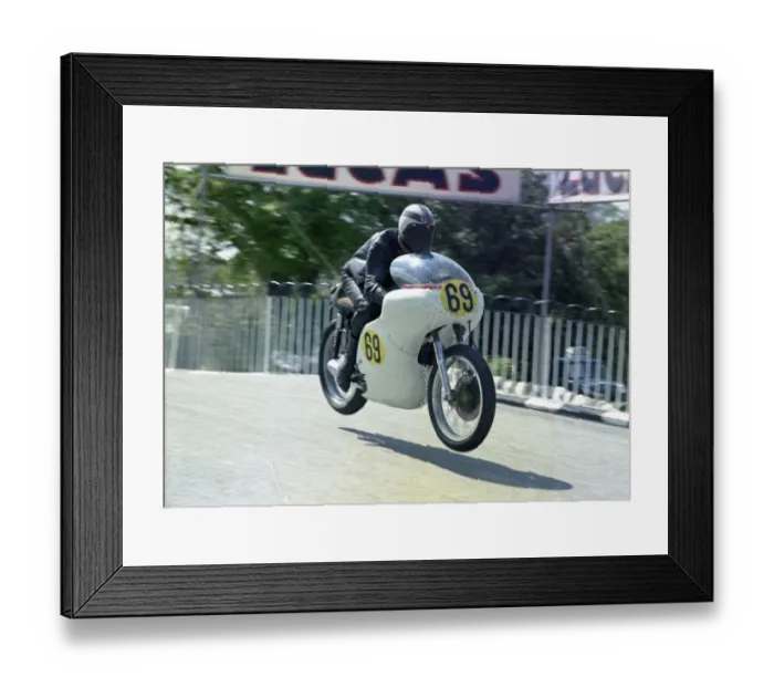 Framed Print : Don Grant (Norton) 1972 Senior TT Framed Print : Don Grant (Norton) 1972 Senior TT