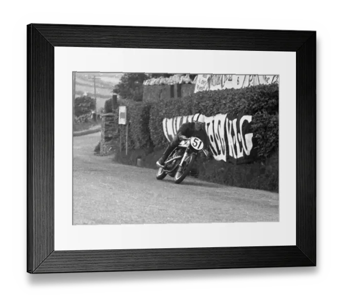 Framed Print : Bill Aislabie (Norton) 1955 Senior TT Framed Print : Bill Aislabie (Norton) 1955 Senior TT