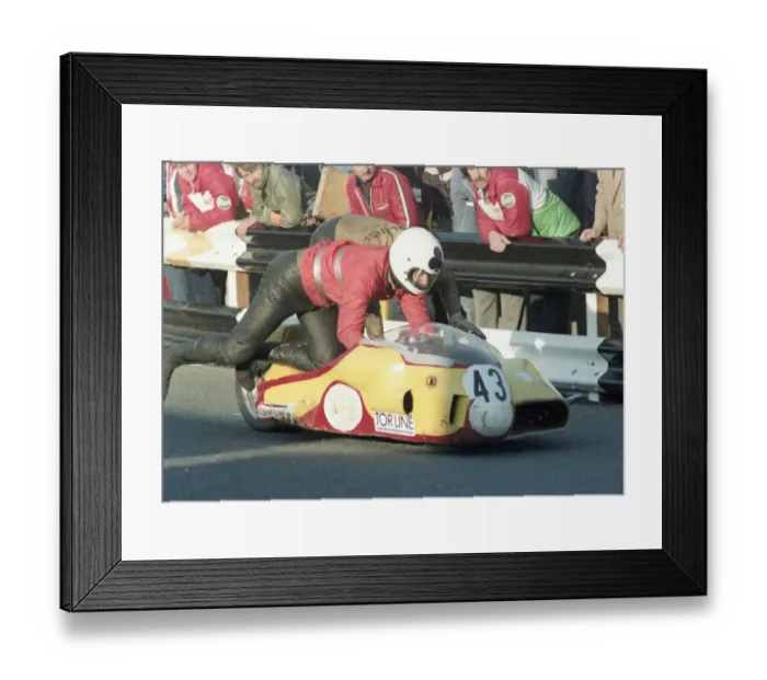 Framed Print : Lars Schwartz & Leif Gustavsson (LGMV Konig) 1980 Sidecar TT Framed Print : Lars Schwartz & Leif Gustavsson (LGMV Konig) 1980 Sidecar TT