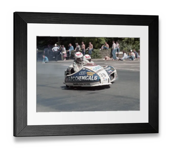 Framed Print : Jack Muldoon & Billy Costello (Yamaha) 1985 Sidecar TT Framed Print : Jack Muldoon & Billy Costello (Yamaha) 1985 Sidecar TT
