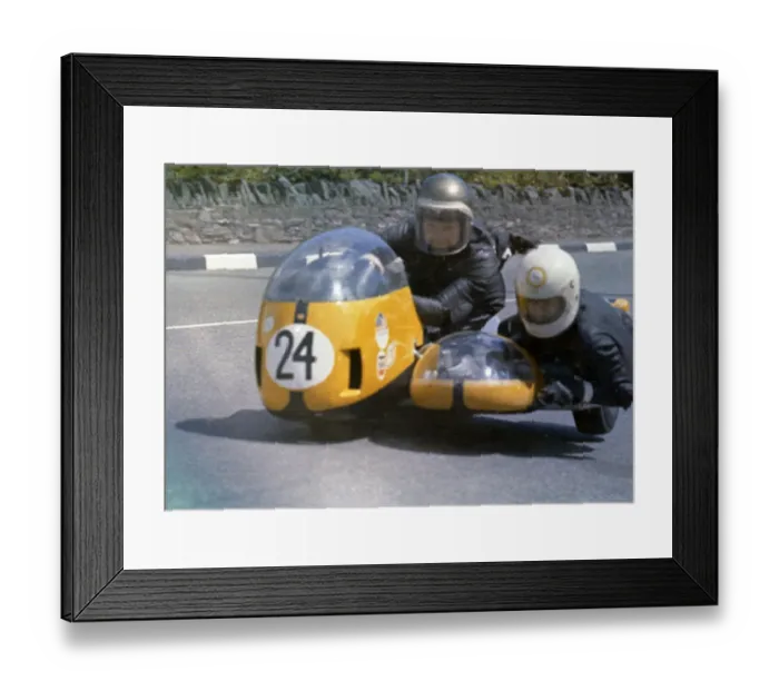 Framed Print : Bill Copson & Gary Townley (BMW) 1972 500 Sidecar TT Framed Print : Bill Copson & Gary Townley (BMW) 1972 500 Sidecar TT