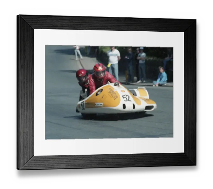 Framed Print : Jed Tennant & Maria Clarke (Anderson Yamaha) 1985 Sidecar TT Framed Print : Jed Tennant & Maria Clarke (Anderson Yamaha) 1985 Sidecar TT