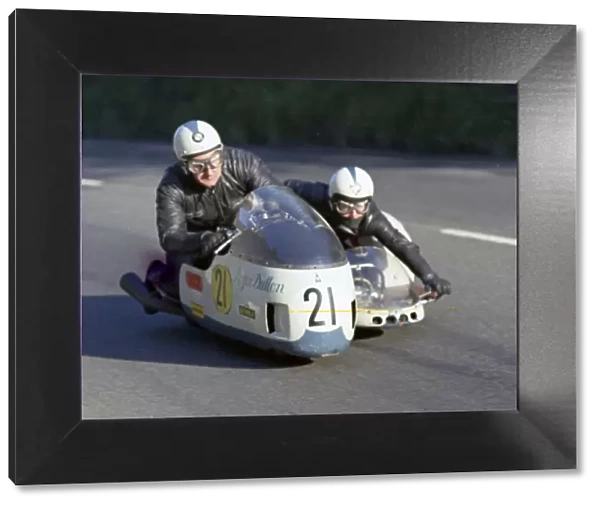 Roger Dutton & Tony Wright (Triumph) 1973 750 Sidecar TT TT