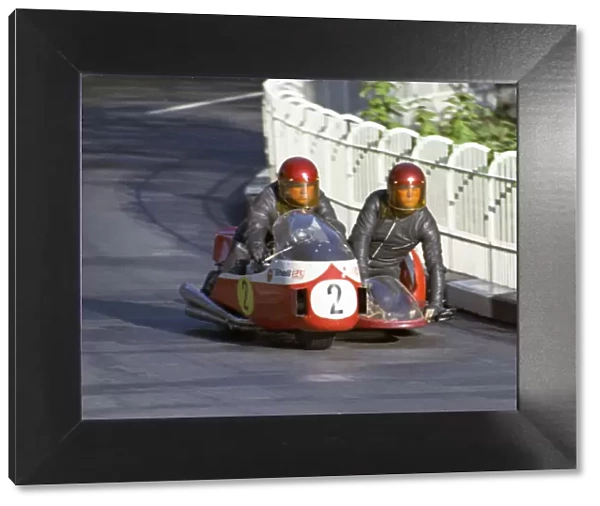 Roy Woodhouse & Doug Woodhouse (Honda) 1973 750 Sidecar TT