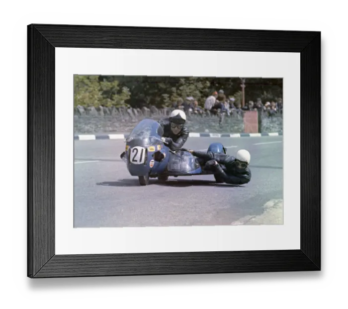 Framed Print : Rob Williamson & Dave Smith (Triumph) 1972 500 Sidecar TT Framed Print : Rob Williamson & Dave Smith (Triumph) 1972 500 Sidecar TT