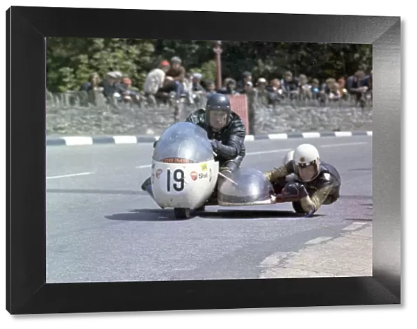 Dennis Keen & Ralph Crellin (Triumph) 1972 500 Sidecar TT
