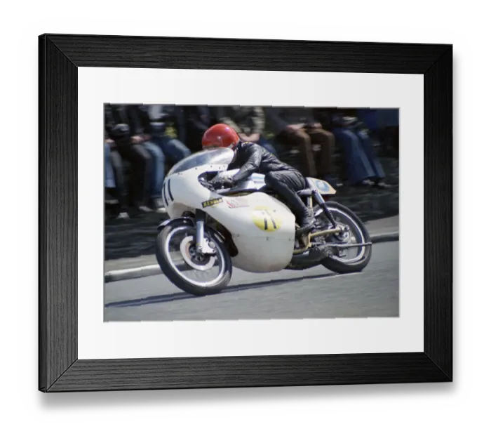 Framed Print : Steve Moynihan (Suzuki) 1974 Senior TT Framed Print : Steve Moynihan (Suzuki) 1974 Senior TT