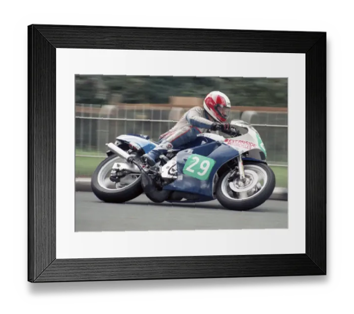 Framed Print : Laurence Edwards (Suzuki) 1989 Lightweight Manx Grand Prix Framed Print : Laurence Edwards (Suzuki) 1989 Lightweight Manx Grand Prix