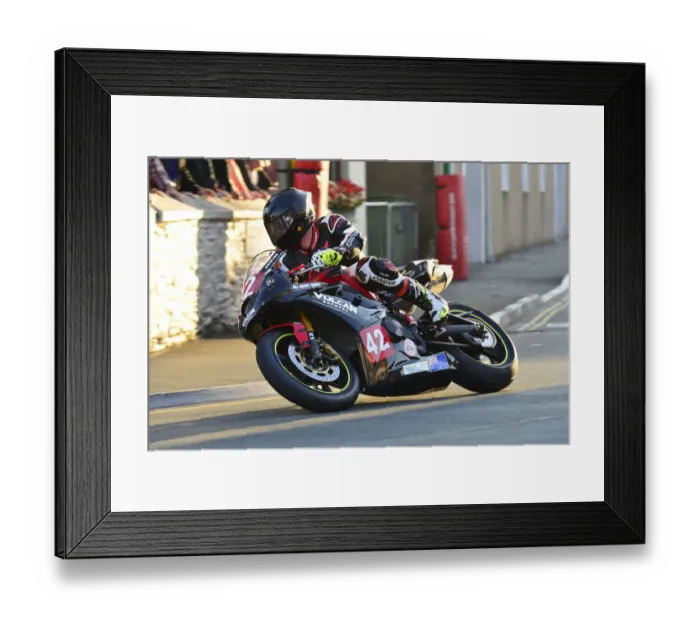 Framed Print : David Lee (Triumph) 2014 Newcomers A Manx Grand Prix Framed Print : David Lee (Triumph) 2014 Newcomers A Manx Grand Prix