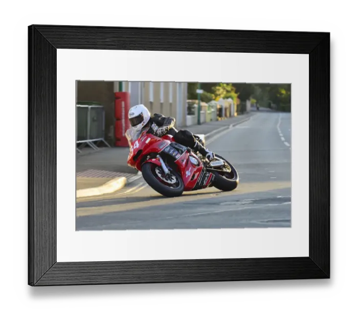 Framed Print : Simon Morgan (Yamaha) 2014 Newcomers A Manx Grand Prix Framed Print : Simon Morgan (Yamaha) 2014 Newcomers A Manx Grand Prix