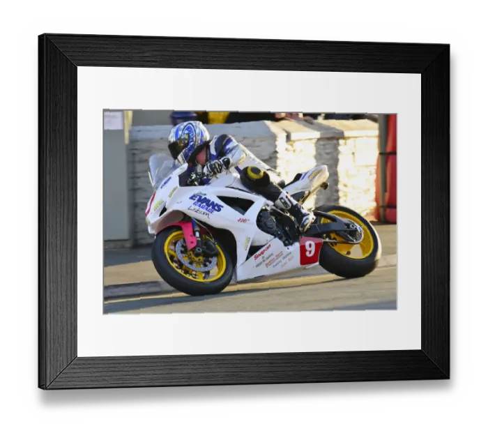 Framed Print : Gareth Evans (Suzuki) 2014 Newcomers A Manx Grand Prix Framed Print : Gareth Evans (Suzuki) 2014 Newcomers A Manx Grand Prix