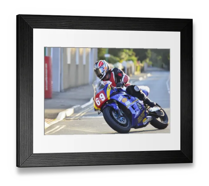 Framed Print : Andrew Cowie (Kawasaki) 2014 Newcomers C Manx Grand Prix