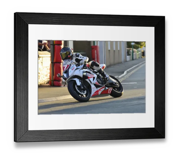 Framed Print : Martin Mourra (Kawasaki) 2014 Newcomers A Manx Grand Prix Framed Print : Martin Mourra (Kawasaki) 2014 Newcomers A Manx Grand Prix