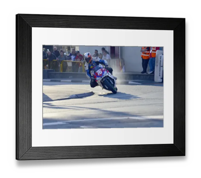 Framed Print : Robert Docker (Kawasaki) 2014 Newcomers C Manx Grand Prix Framed Print : Robert Docker (Kawasaki) 2014 Newcomers C Manx Grand Prix