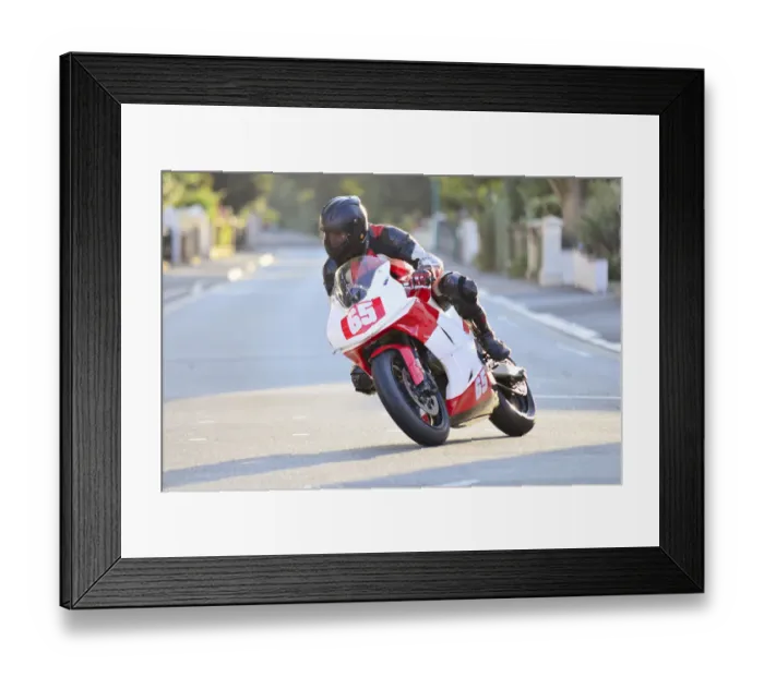 Framed Print : Simon Wilks (Suzuki) 2014 Newcomers B Manx Grand Prix Framed Print : Simon Wilks (Suzuki) 2014 Newcomers B Manx Grand Prix