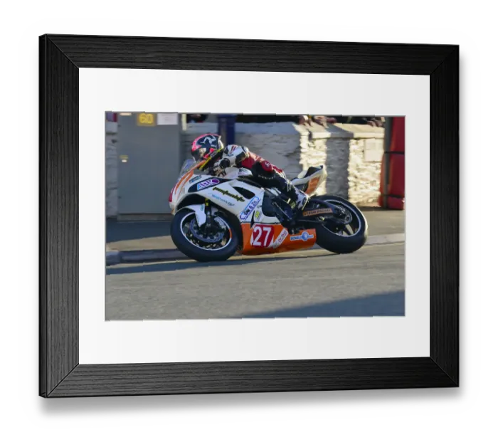 Framed Print : Kevin van der Guilik (Suzuki) 2014 Newcomers A Manx Grand Prix Framed Print : Kevin van der Guilik (Suzuki) 2014 Newcomers A Manx Grand Prix