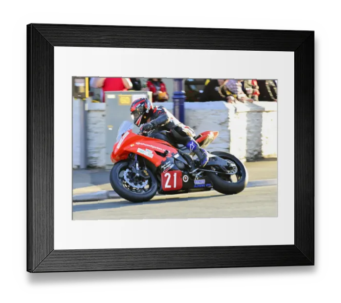Framed Print : William James (Yamaha) 2014 Newcomers A Manx Grand Prix Framed Print : William James (Yamaha) 2014 Newcomers A Manx Grand Prix