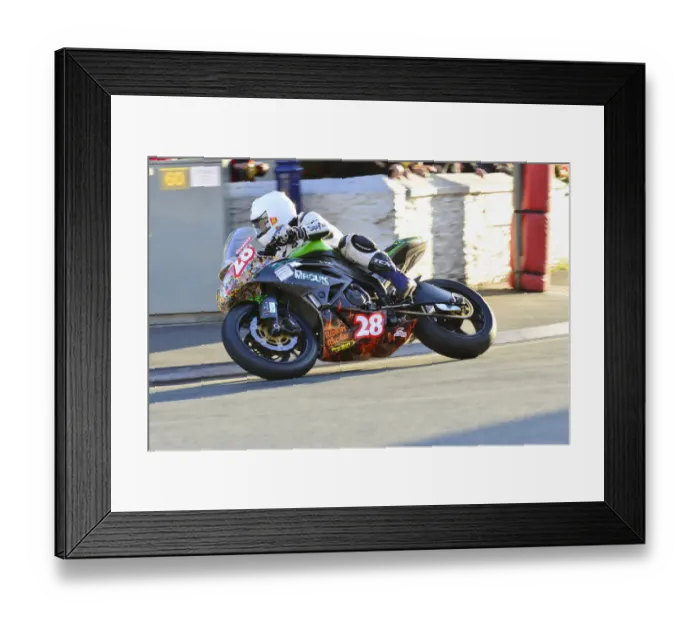 Framed Print : Joseph Newbould (Kawasaki) 2014 Newcomers A Manx Grand Prix