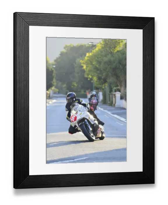 Framed Print : Simon Willis (Suzuki) 2014 Newcomers B Manx Grand Prix Framed Print : Simon Willis (Suzuki) 2014 Newcomers B Manx Grand Prix