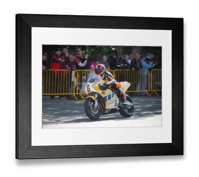 Framed Print : Ryan Farquhar (Harris Yamaha) 2014 Formula One Classic TT Framed Print : Ryan Farquhar (Harris Yamaha) 2014 Formula One Classic TT