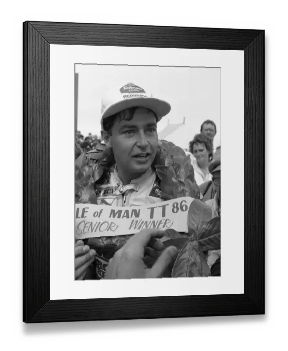 Framed Print : Roger Burnett (Suzuki) 1986 Senior TT Framed Print : Roger Burnett (Suzuki) 1986 Senior TT