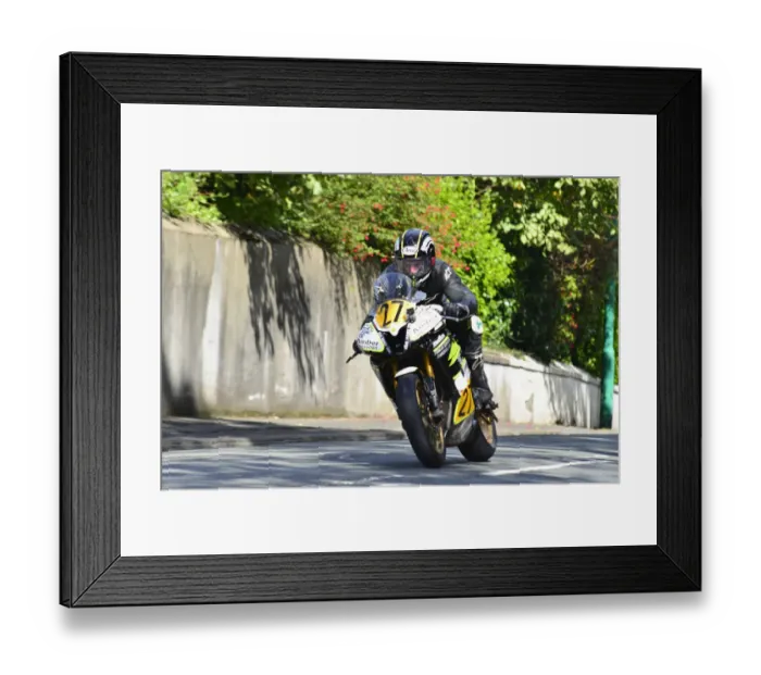 Framed Print : Neil Lyons (Yamaha) 2014 Senior Manx Grand Prix Framed Print : Neil Lyons (Yamaha) 2014 Senior Manx Grand Prix