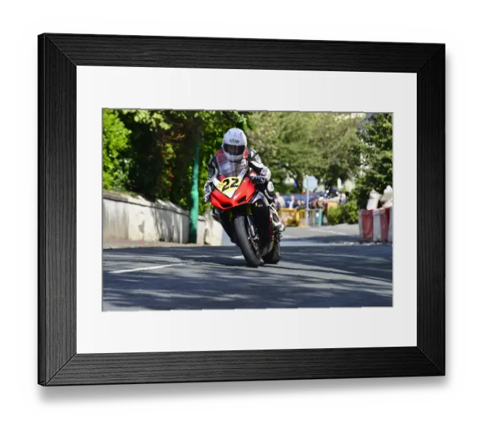 Framed Print : Dennis Booth (Suzuki) 2014 Senior Manx Grand Prix Framed Print : Dennis Booth (Suzuki) 2014 Senior Manx Grand Prix