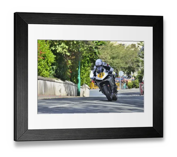 Framed Print : Andy Fenton (Suzuki) 2014 Senior Manx Grand Prix
