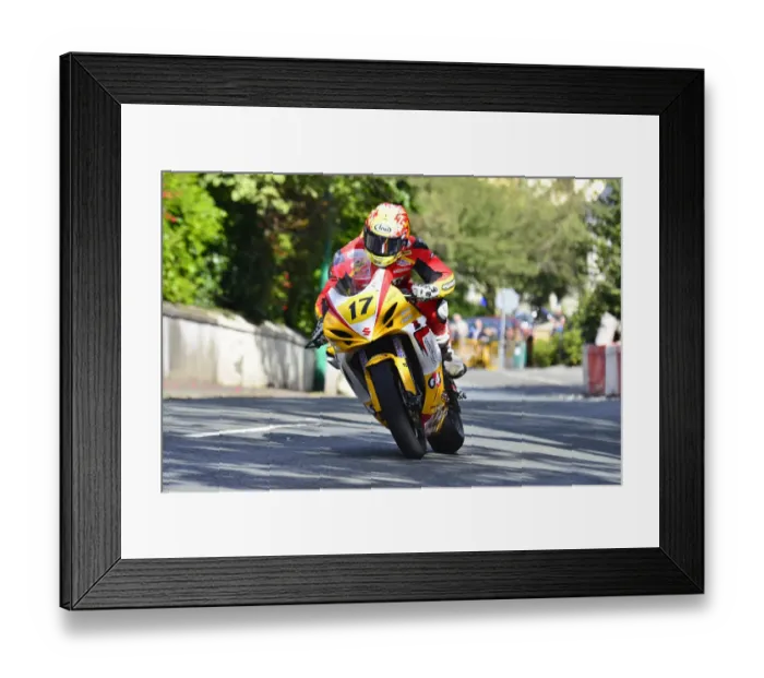 Framed Print : Glenn Harrison (Suzuki) 2014 Senior Manx Grand Prix Framed Print : Glenn Harrison (Suzuki) 2014 Senior Manx Grand Prix