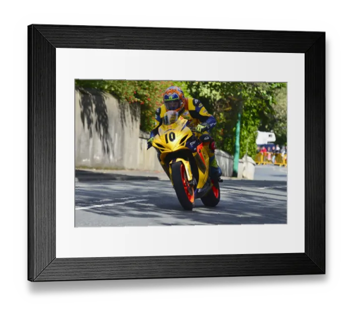 Framed Print : Paul Smyth (PRF Suzuki) 2014 Senior Manx Grand Prix Framed Print : Paul Smyth (PRF Suzuki) 2014 Senior Manx Grand Prix