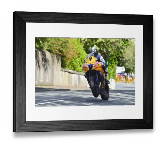 Framed Print : Rob Hodson (Yamaha) 2014 Senior Manx Grand Prix Framed Print : Rob Hodson (Yamaha) 2014 Senior Manx Grand Prix
