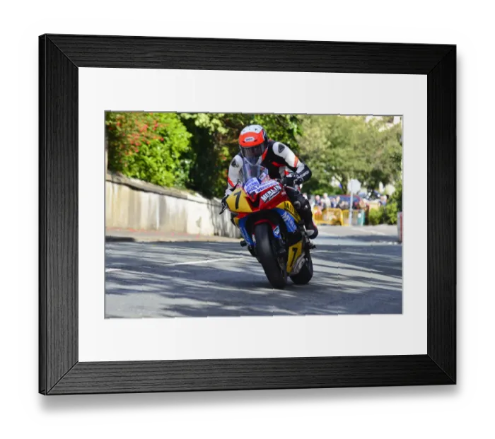 Framed Print : Mike Minns (Yamaha) 2014 Senior Manx Grand Prix Framed Print : Mike Minns (Yamaha) 2014 Senior Manx Grand Prix