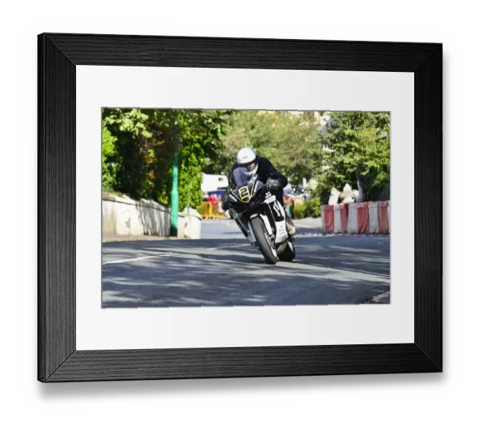 Framed Print : Andrew Soar (Suzuki) 2014 Senior Manx Grand Prix Framed Print : Andrew Soar (Suzuki) 2014 Senior Manx Grand Prix