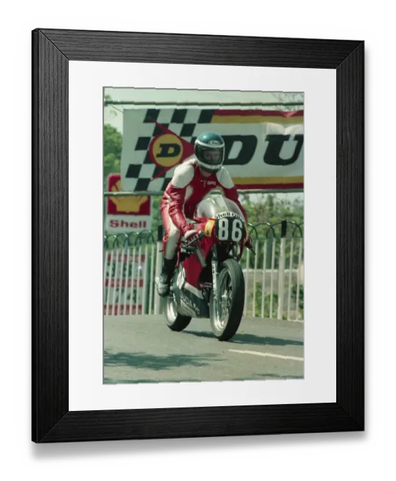 Framed Print : David Greenham (Yamaha) 1986 Formula Two TT Framed Print : David Greenham (Yamaha) 1986 Formula Two TT