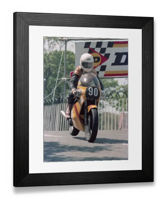 Framed Print : Tony Hudziak (Yamaha) 1986 Formula Two TT Framed Print : Tony Hudziak (Yamaha) 1986 Formula Two TT