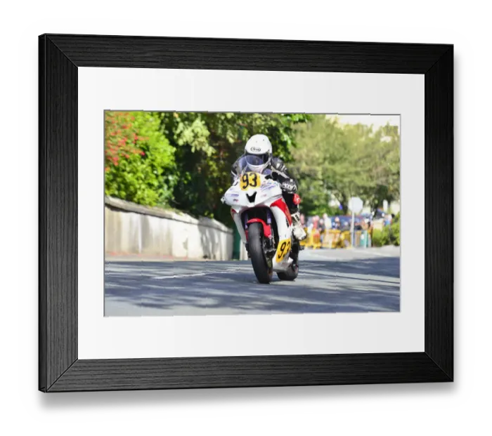 Framed Print : Sarah Boyes (Yamaha) 2014 Senior Manx Grand Prix