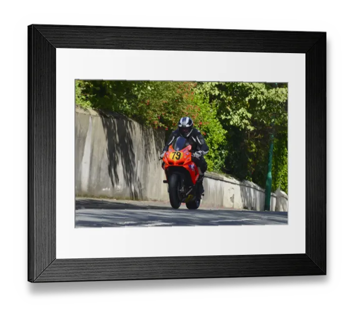 Framed Print : Rob Mitchell-Hill (Suzuki) 2014 Senior Manx Grand Prix Framed Print : Rob Mitchell-Hill (Suzuki) 2014 Senior Manx Grand Prix