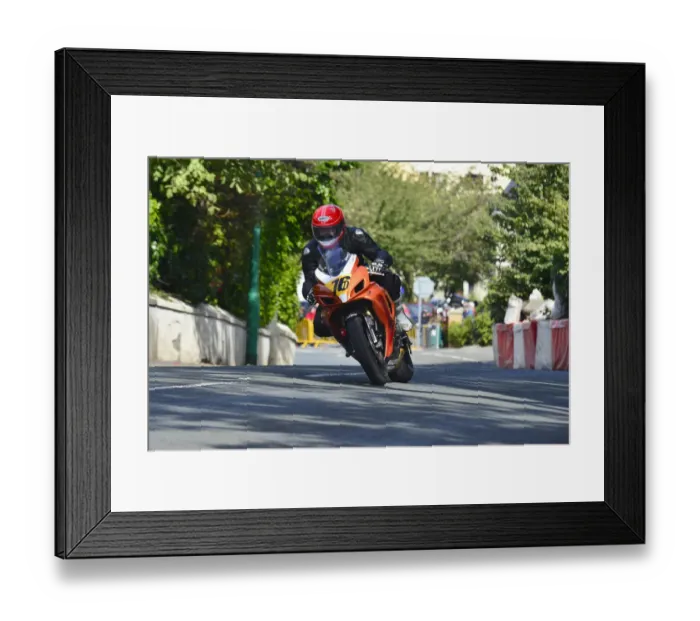 Framed Print : Miitri Suhonen (Suzuki) 2014 Senior Manx Grand Prix Framed Print : Miitri Suhonen (Suzuki) 2014 Senior Manx Grand Prix