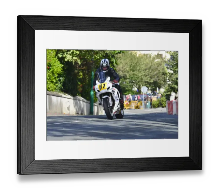 Framed Print : Gary Fowler (Suzuki) 2014 Senior Manx Grand Prix Framed Print : Gary Fowler (Suzuki) 2014 Senior Manx Grand Prix