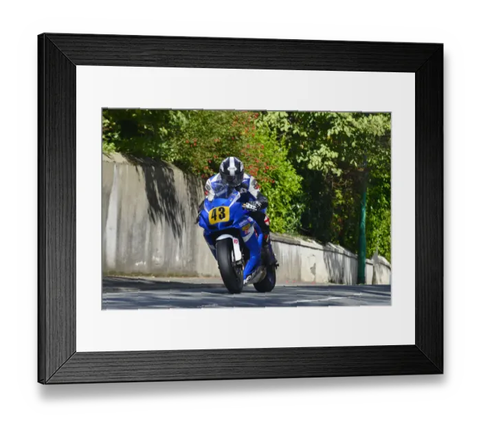 Framed Print : Peter Symes (Suzuki) 2014 Senior Manx Grand Prix Framed Print : Peter Symes (Suzuki) 2014 Senior Manx Grand Prix