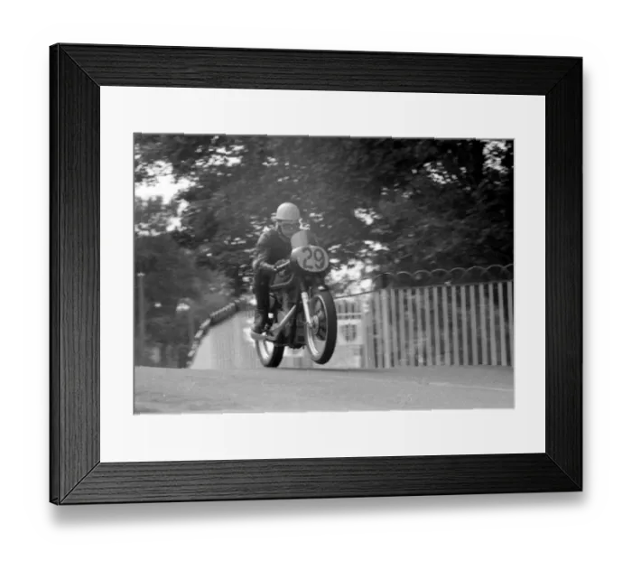 Framed Print : Ned Minihan (Matchless) 1960 Senior Manx Grand Prix practice Framed Print : Ned Minihan (Matchless) 1960 Senior Manx Grand Prix practice