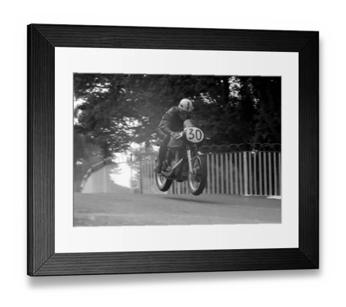 Framed Print : Gordon Bell (Matchless) 1960 Senior Manx Grand Prix Framed Print : Gordon Bell (Matchless) 1960 Senior Manx Grand Prix