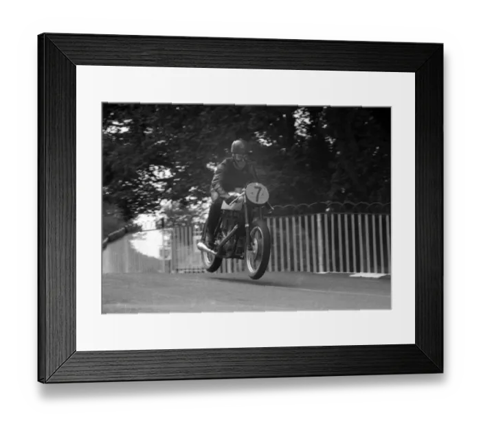 Framed Print : John Denty (BSA) 1960 Junior Manx Grand Prix Framed Print : John Denty (BSA) 1960 Junior Manx Grand Prix