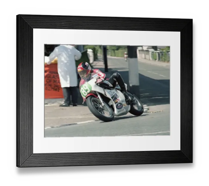Framed Print : Yasuhiko Gamibuchi (Yamaha) 1983 Junior TT Framed Print : Yasuhiko Gamibuchi (Yamaha) 1983 Junior TT