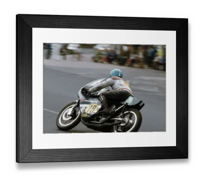 Framed Print : Phil Winter (Crooks Suzuki) 1977 Senior Manx Grand Prix Framed Print : Phil Winter (Crooks Suzuki) 1977 Senior Manx Grand Prix