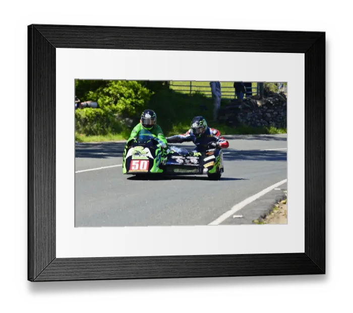 Framed Print : Debbie Barron & Karl Schofield (Ireson Kawasaki Oscar) 2015 Sidecar TT Framed Print : Debbie Barron & Karl Schofield (Ireson Kawasaki Oscar) 2015 Sidecar TT